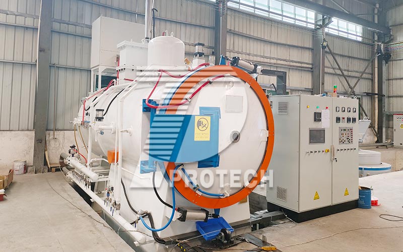 Vacuum oil quenching furnace