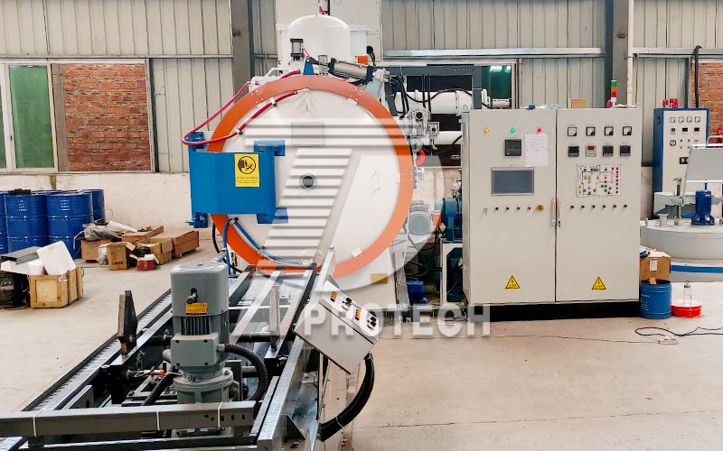 Vacuum oil quenching furnace